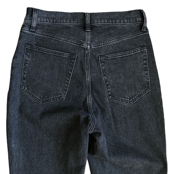 Abercrombie & Fitch “The ‘90’s Slim Straight Ultra High Rise” Asymmetrical 27/4L - Picture 5 of 9